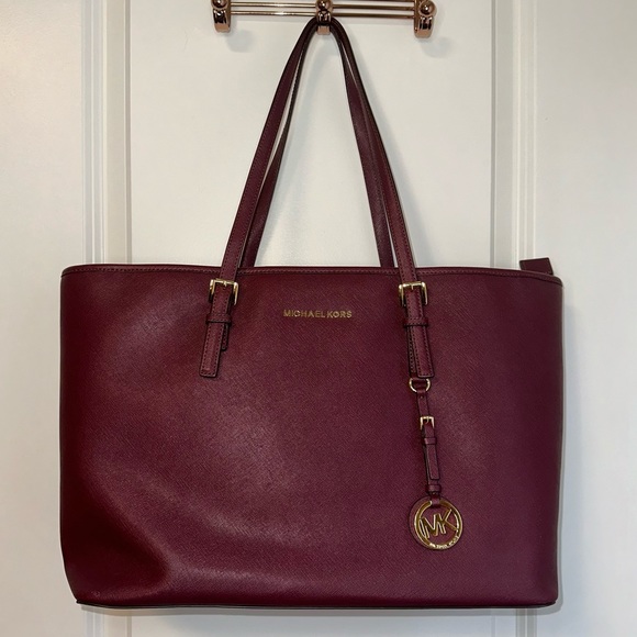 Michael Kors Jet Set Leather Computer Tote - Picture 2 of 12